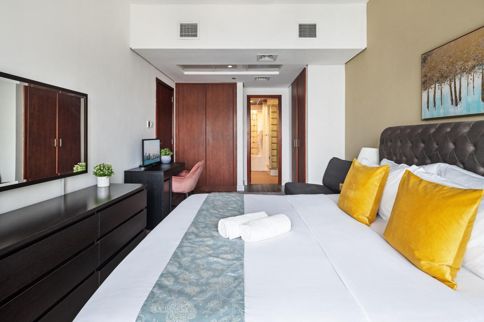 Modern & Spacious 2-Bed Condo With Panoramic Lake Views, Dual Balconies, Steps From Dubai Jlt Metro By "La Buena Vida Holiday Homes" Exterior foto
