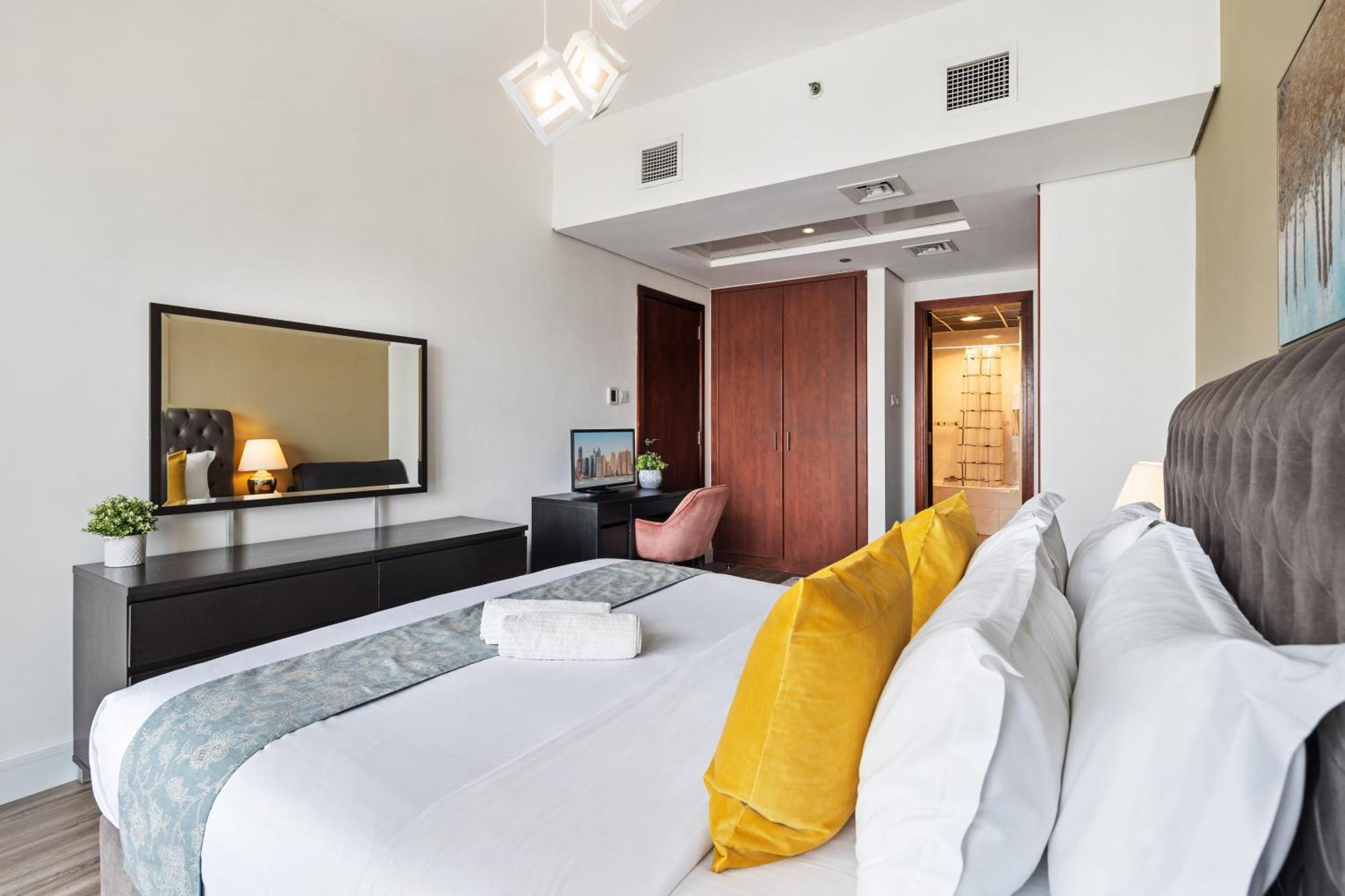 Modern & Spacious 2-Bed Condo With Panoramic Lake Views, Dual Balconies, Steps From Dubai Jlt Metro By "La Buena Vida Holiday Homes" Exterior foto